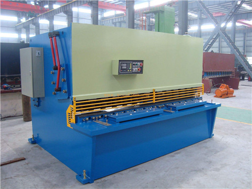 河南信報(bào)箱-剪板設(shè)備展示